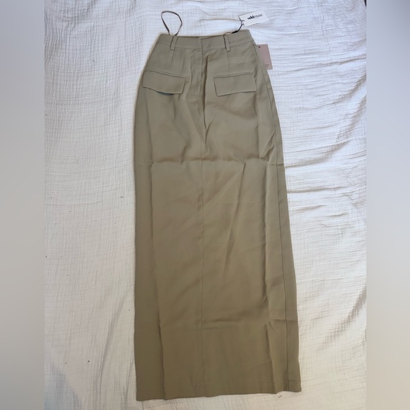 Elegant Beige Halter Maxi Skirt - Picture 3 of 6